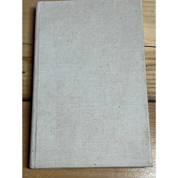 Vintage Crisis Investing Book. Douglas R. Casey. Hard cover w/ dust jacket. - Picture 4 of 6